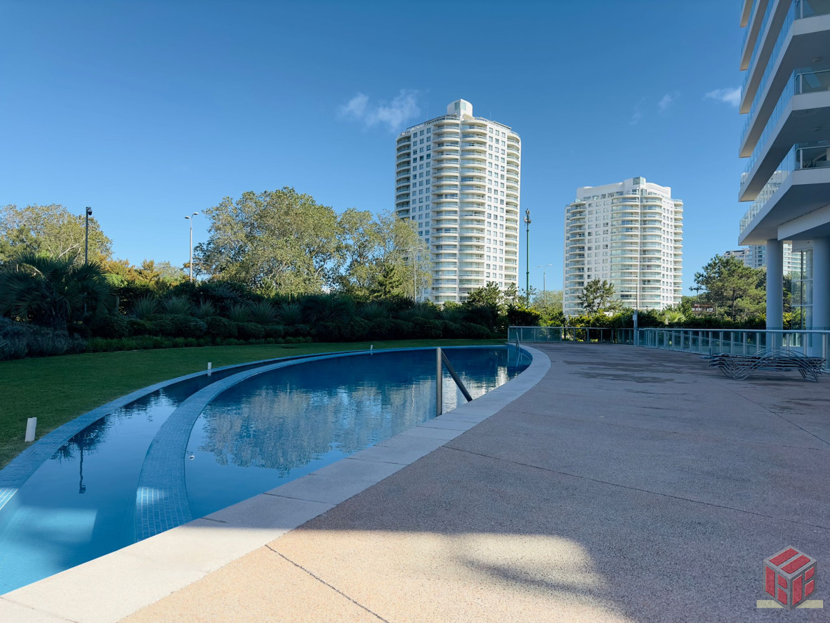 Apartamento ID.8819 - Penthouse en VENTA, 3 dormitorios en suite + Dependencia, vista 360°.