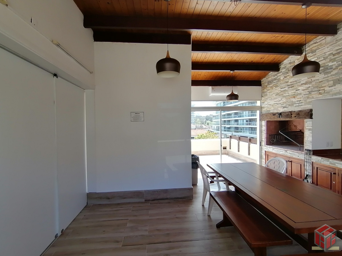 Apartamento ID.8844 - Apto en venta de 2 dormitorios, 2 baños, Punta del este. 