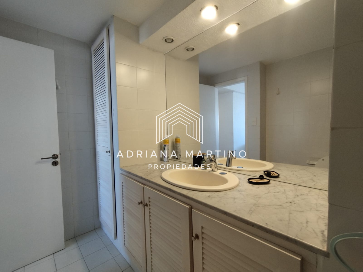 Apartamento ID.70218 - Venta de apartamento de 3 dormitorios en Punta del Este