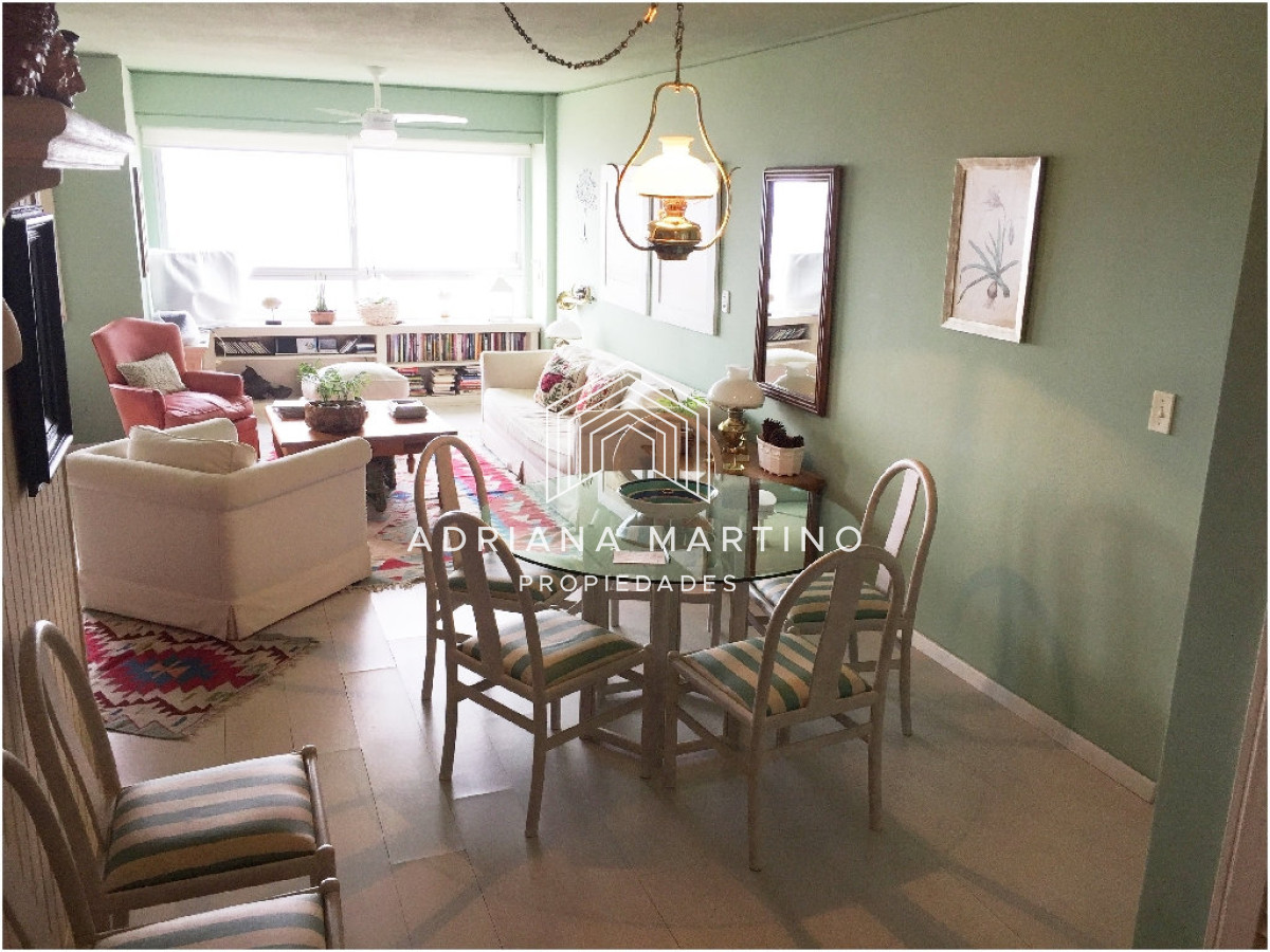 Apartamento ID.70234 - Apartamento en venta de 3 dormitorios y dependencia en Punta del Este