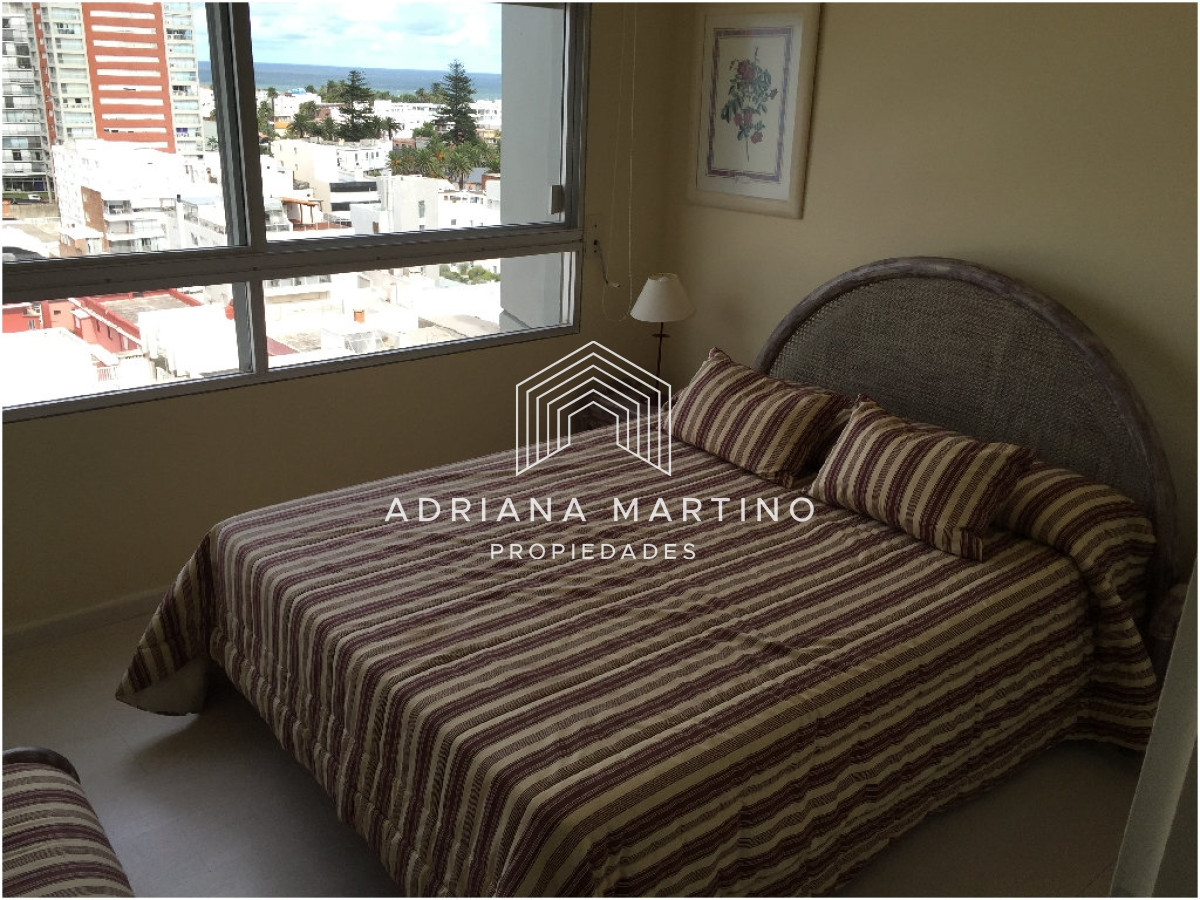 Apartamento ID.70234 - Apartamento en venta de 3 dormitorios y dependencia en Punta del Este