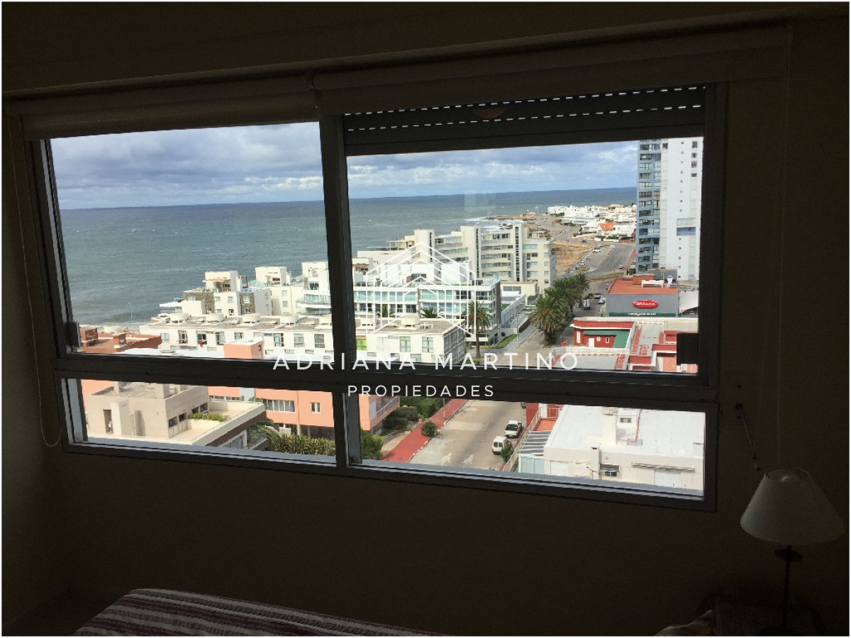 Apartamento ID.70234 - Apartamento en venta de 3 dormitorios y dependencia en Punta del Este