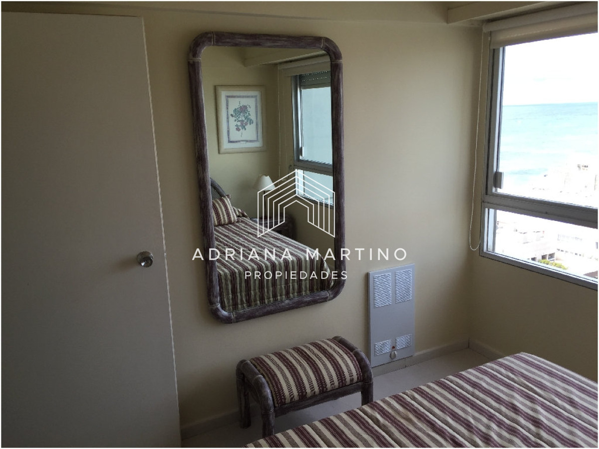 Apartamento ID.70234 - Apartamento en venta de 3 dormitorios y dependencia en Punta del Este