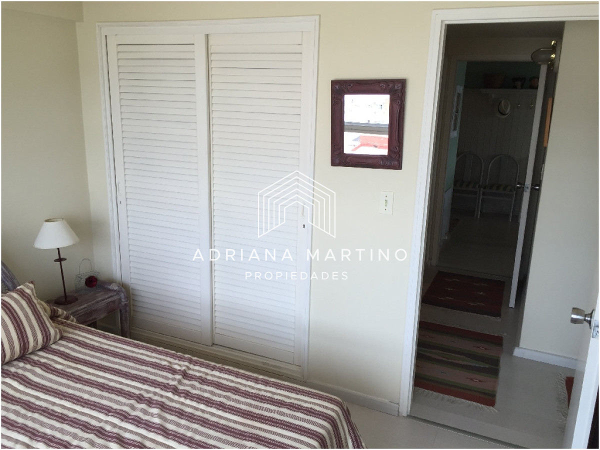 Apartamento ID.70234 - Apartamento en venta de 3 dormitorios y dependencia en Punta del Este