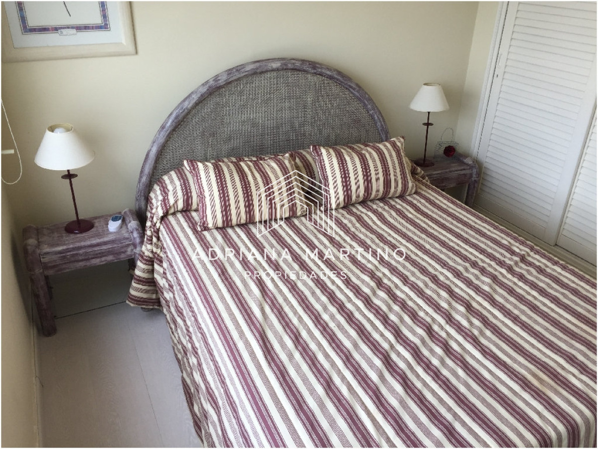 Apartamento ID.70234 - Apartamento en venta de 3 dormitorios y dependencia en Punta del Este