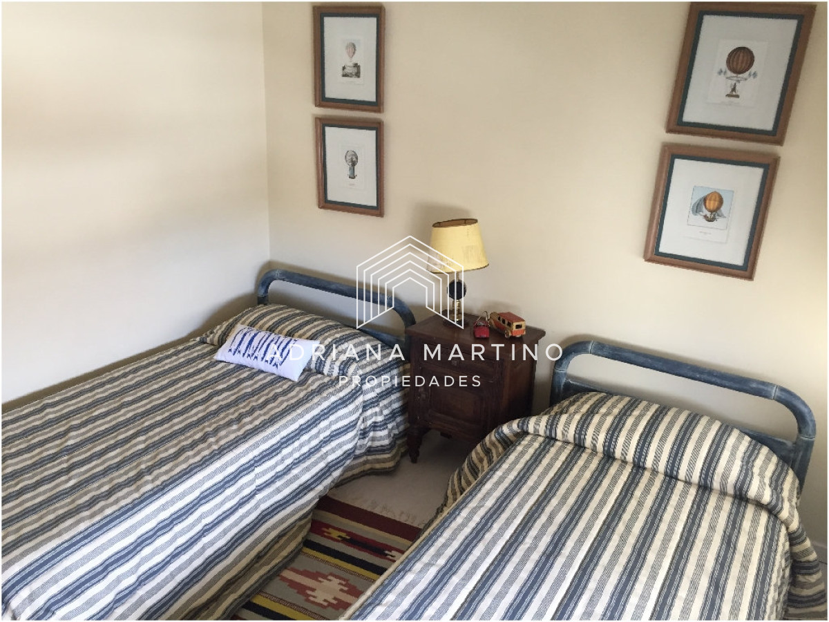 Apartamento ID.70234 - Apartamento en venta de 3 dormitorios y dependencia en Punta del Este