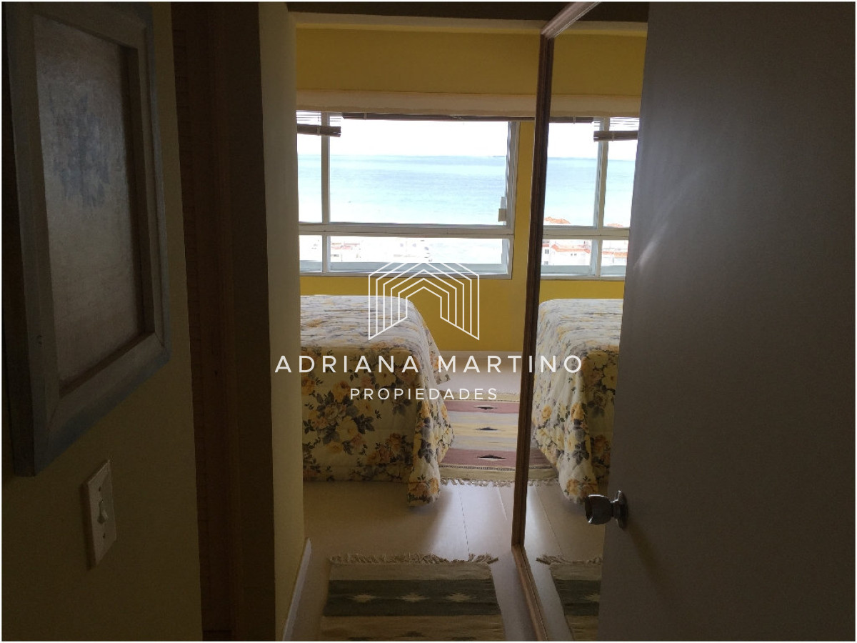 Apartamento ID.70234 - Apartamento en venta de 3 dormitorios y dependencia en Punta del Este