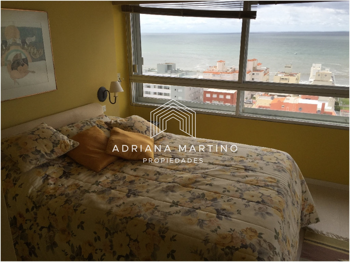 Apartamento ID.70234 - Apartamento en venta de 3 dormitorios y dependencia en Punta del Este