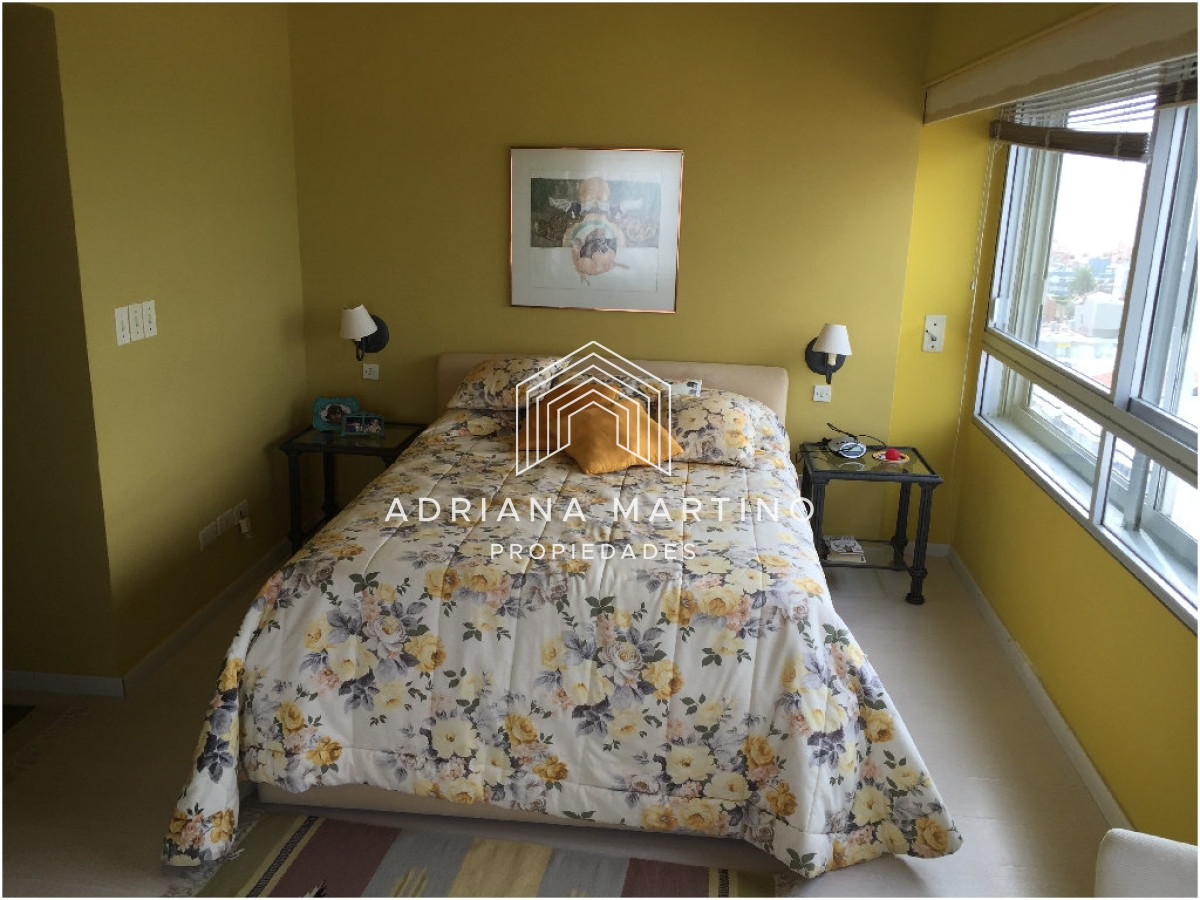 Apartamento ID.70234 - Apartamento en venta de 3 dormitorios y dependencia en Punta del Este