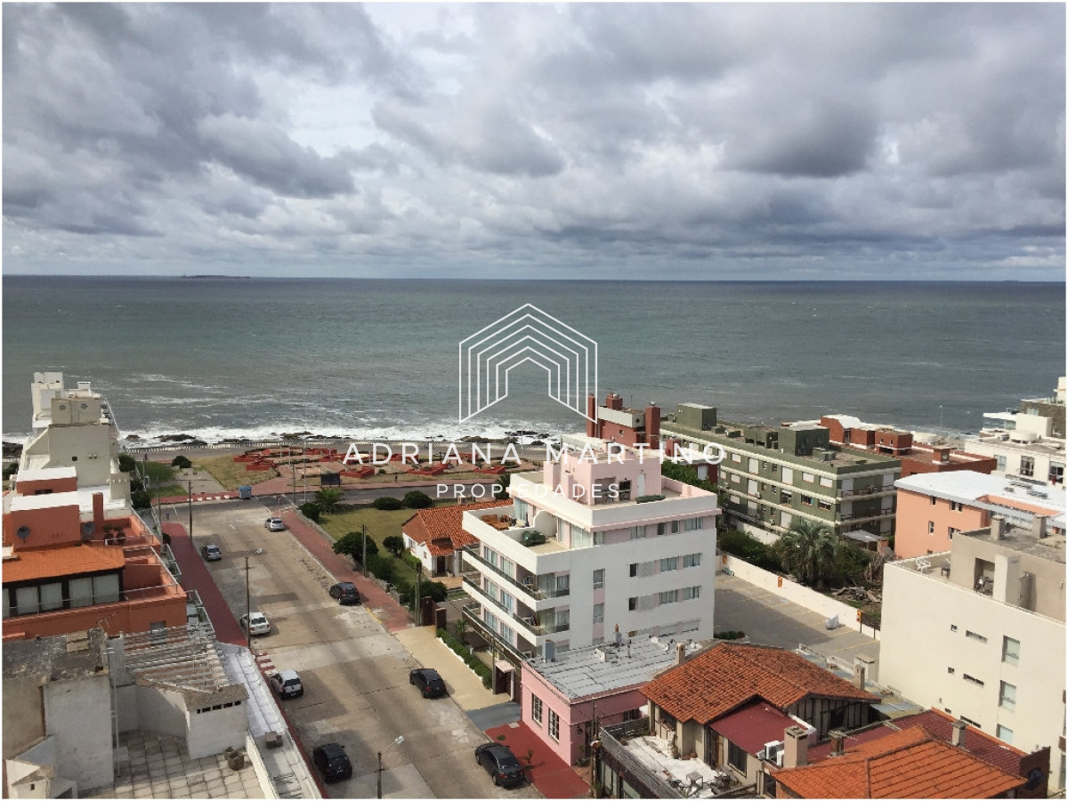 Apartamento ID.70234 - Apartamento en venta de 3 dormitorios y dependencia en Punta del Este