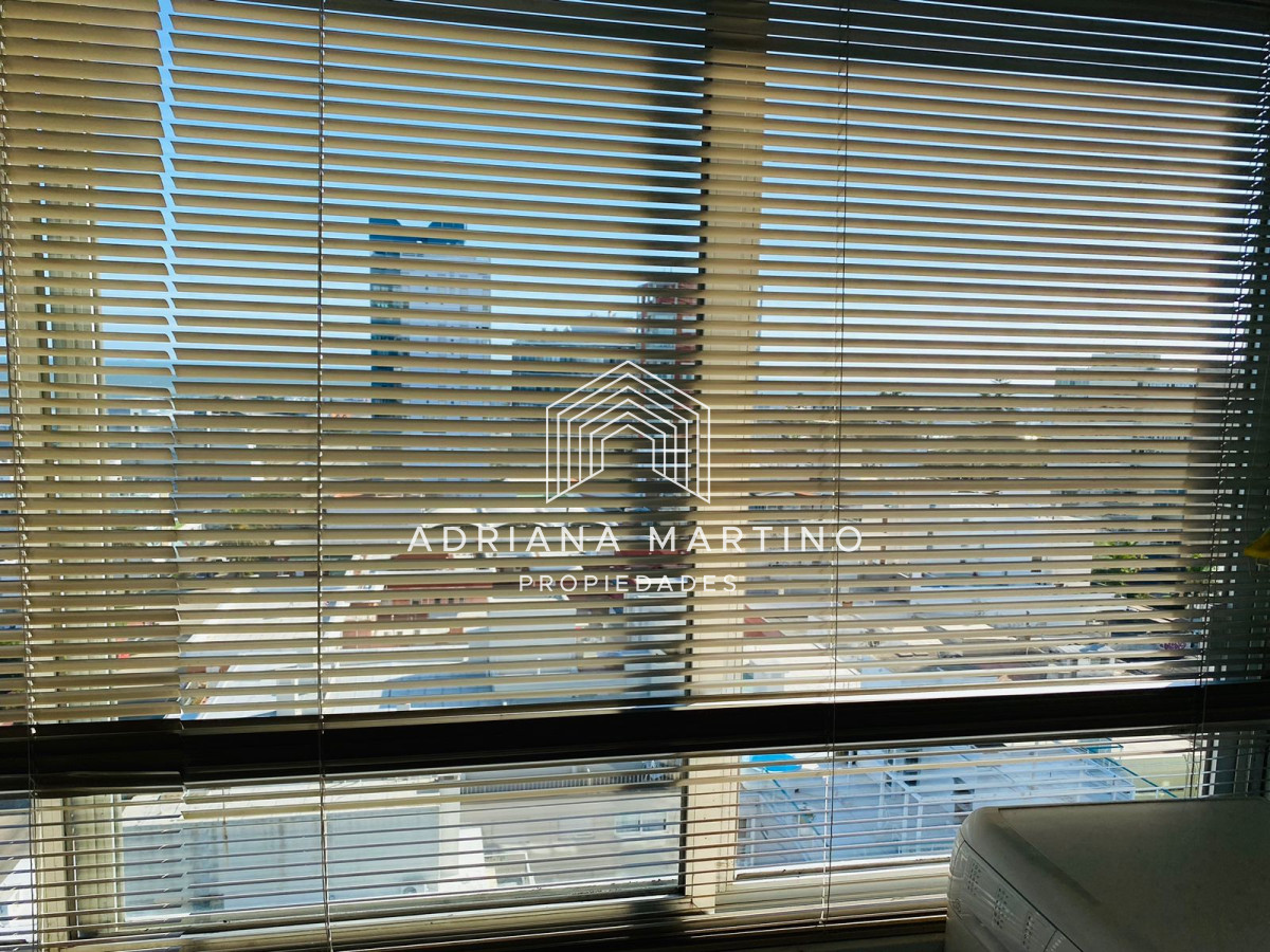 Apartamento ID.70234 - Apartamento en venta de 3 dormitorios y dependencia en Punta del Este