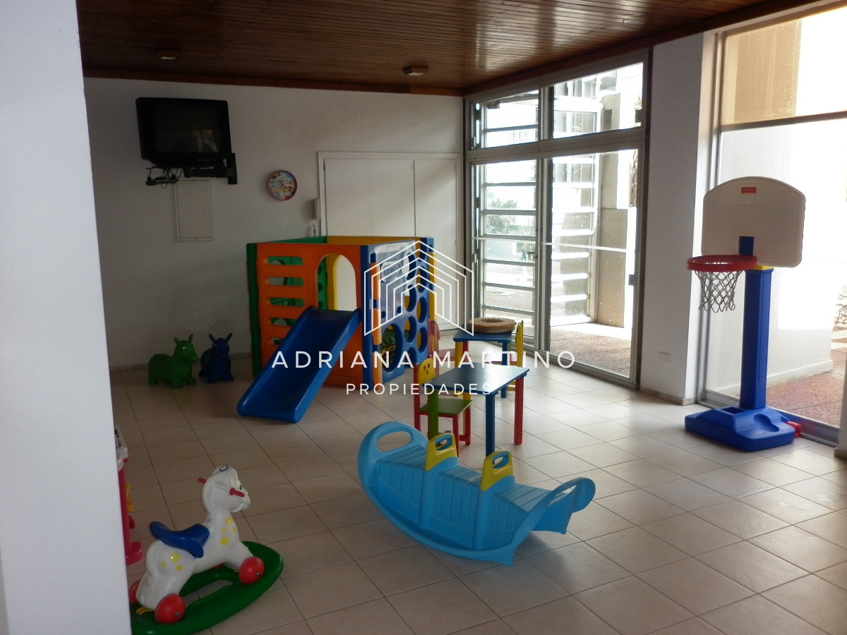 Apartamento ID.70234 - Apartamento en venta de 3 dormitorios y dependencia en Punta del Este