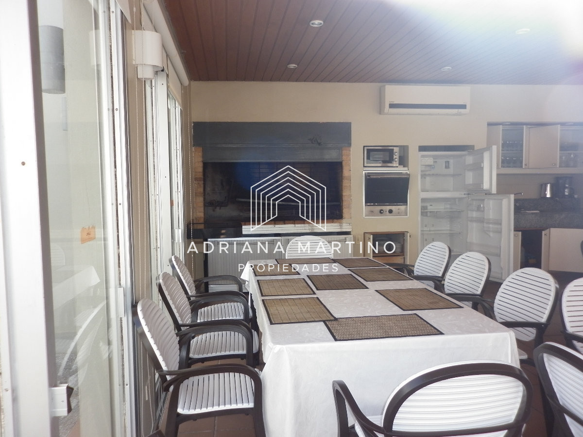 Apartamento ID.70234 - Apartamento en venta de 3 dormitorios y dependencia en Punta del Este