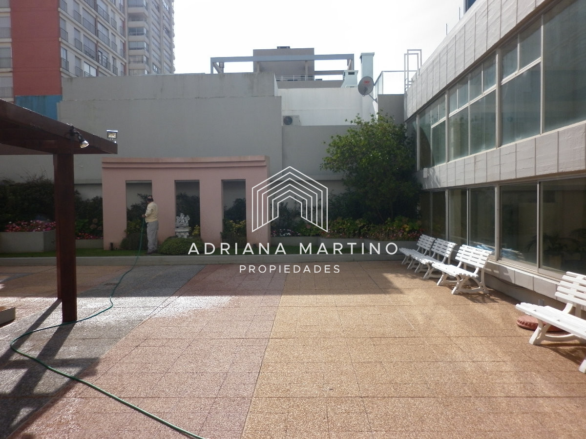 Apartamento ID.70234 - Apartamento en venta de 3 dormitorios y dependencia en Punta del Este