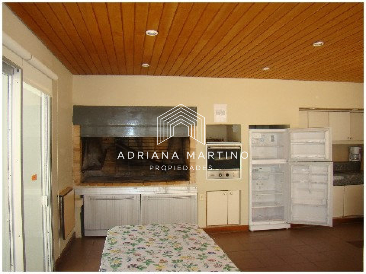 Apartamento ID.70234 - Apartamento en venta de 3 dormitorios y dependencia en Punta del Este