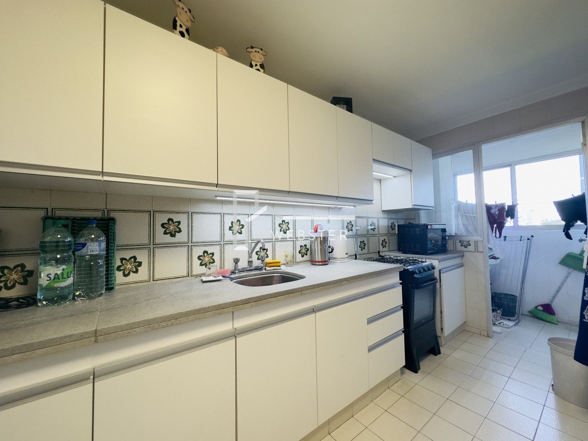 Apartamento ID.2241 - Venta de Apartamento de 2 dormitorios, 2 baños, balcon, vista.