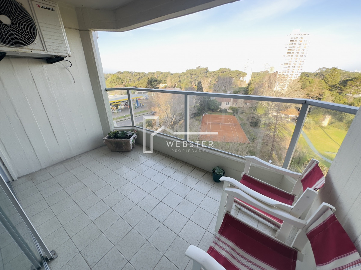 Apartamento ID.2241 - Venta de Apartamento de 2 dormitorios, 2 baños, balcon, vista.