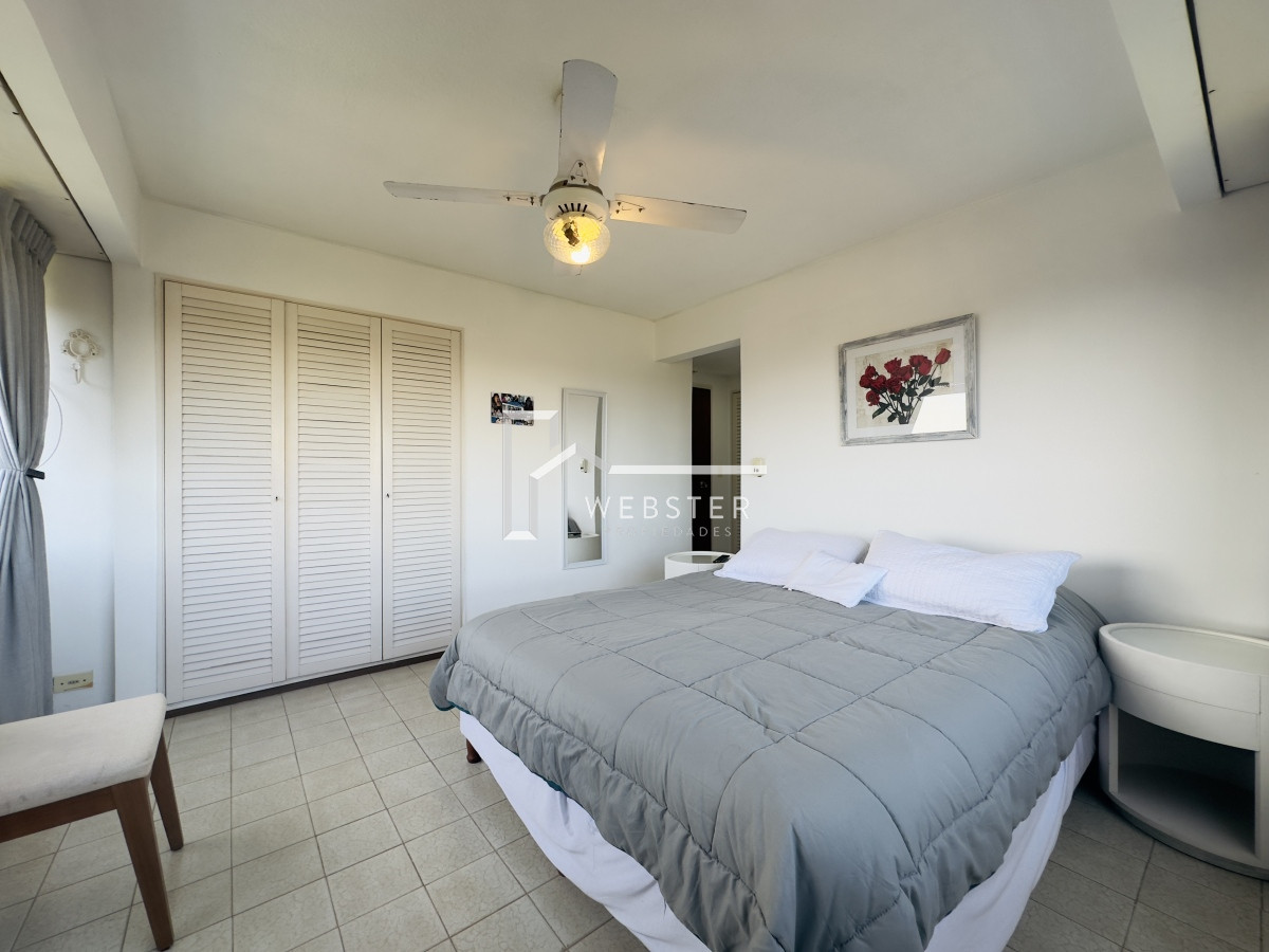 Apartamento ID.2241 - Venta de Apartamento de 2 dormitorios, 2 baños, balcon, vista.