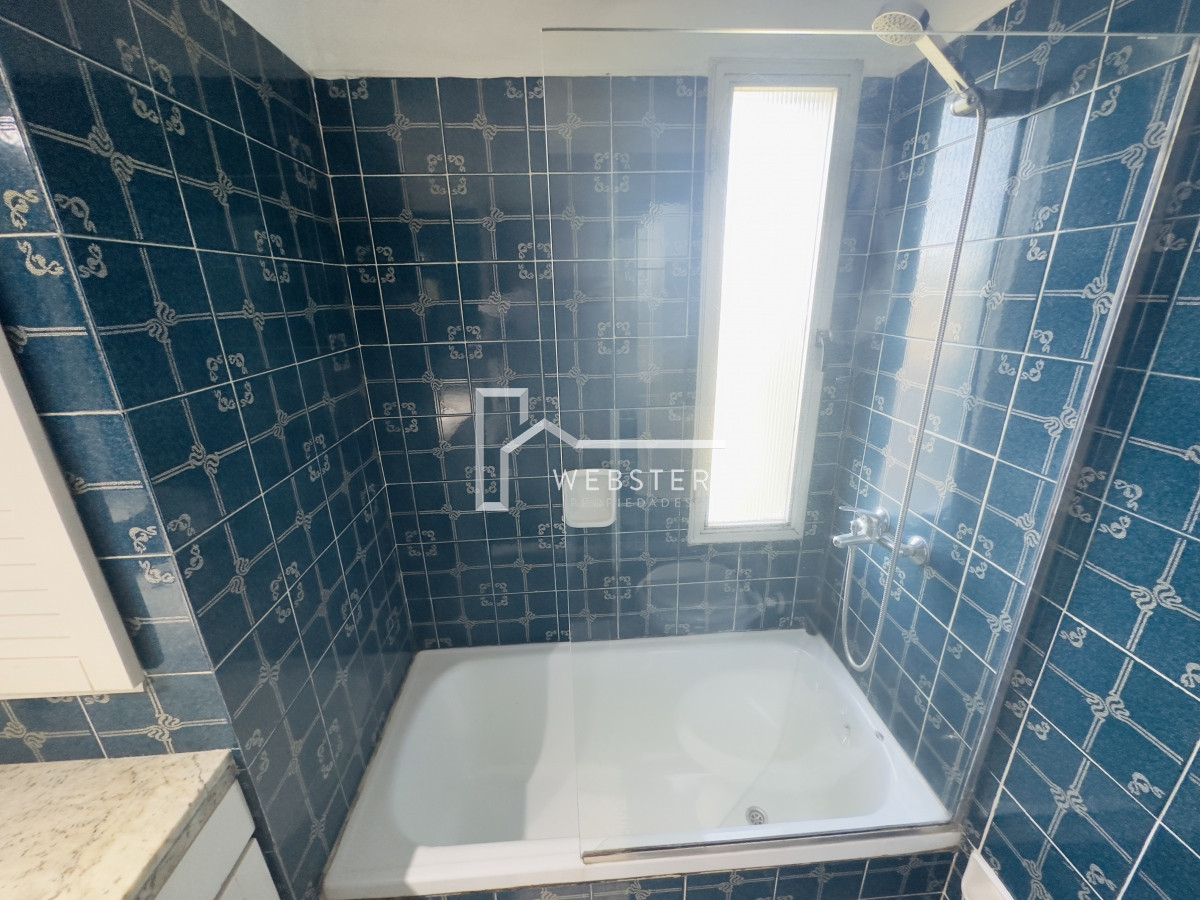 Apartamento ID.2241 - Venta de Apartamento de 2 dormitorios, 2 baños, balcon, vista.