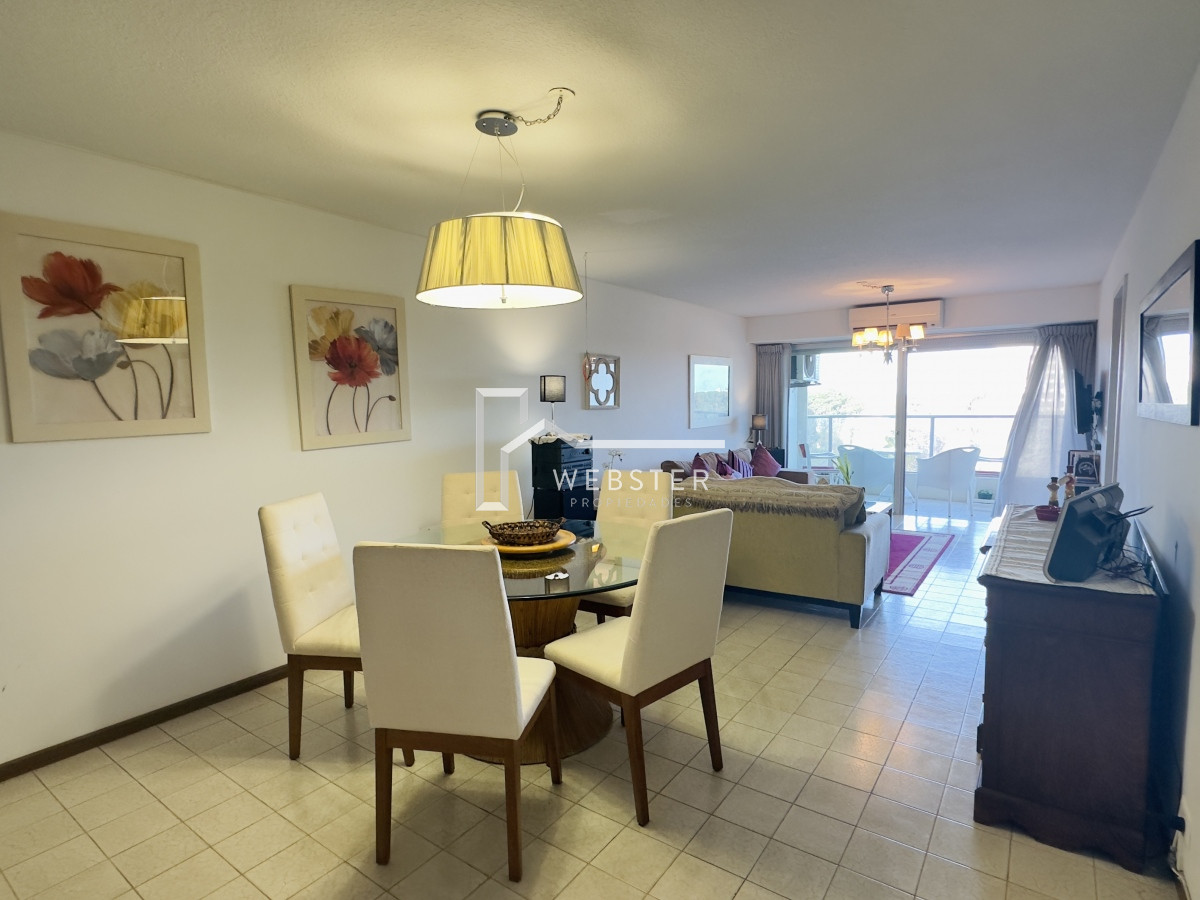 Apartamento ID.2241 - Venta de Apartamento de 2 dormitorios, 2 baños, balcon, vista.