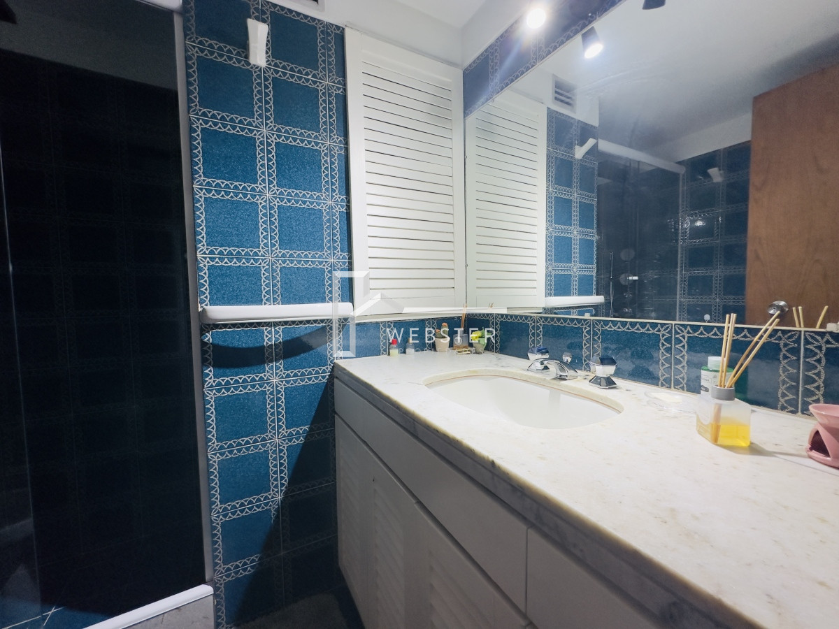 Apartamento ID.2241 - Venta de Apartamento de 2 dormitorios, 2 baños, balcon, vista.