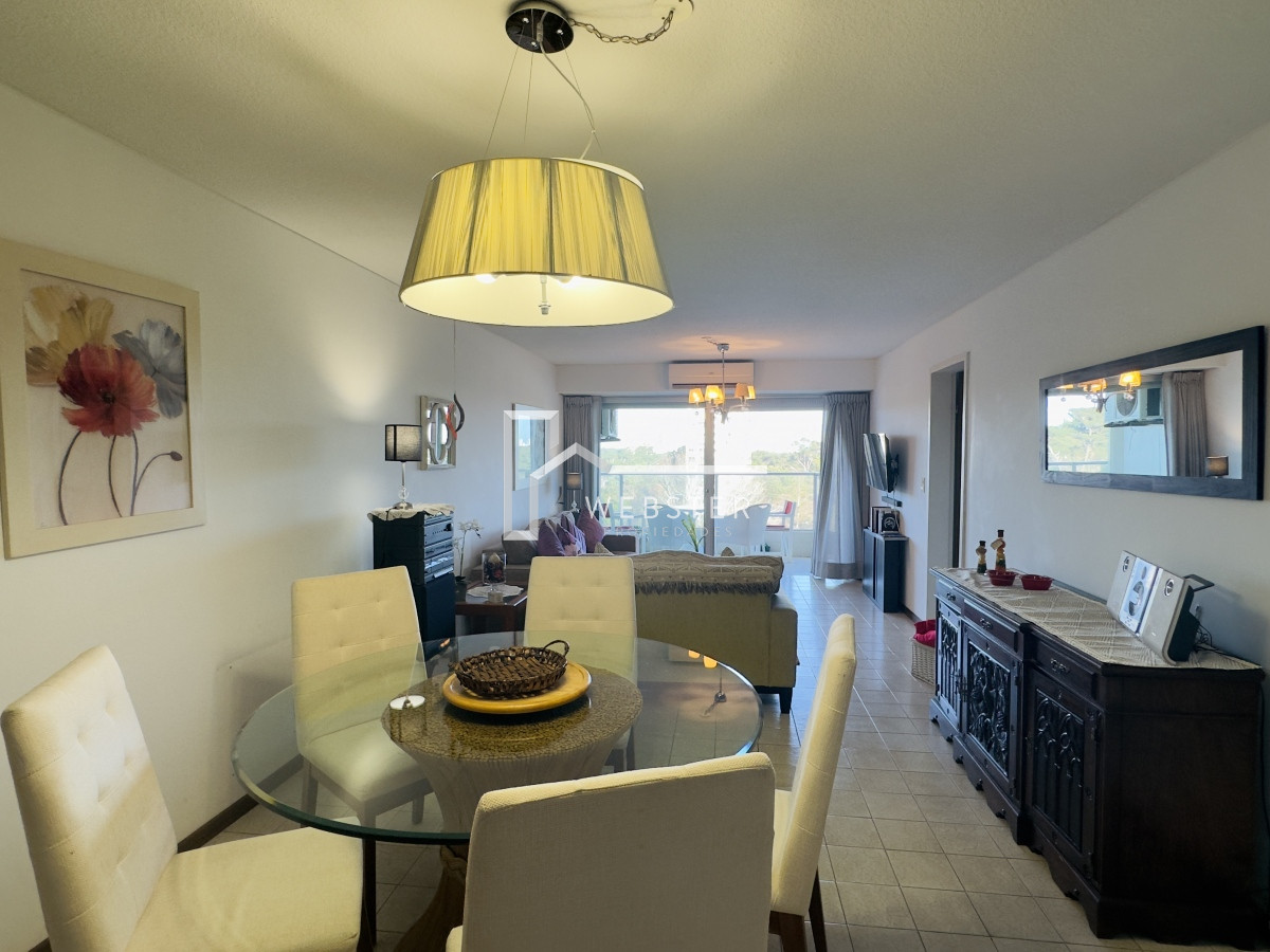 Apartamento ID.2241 - Venta de Apartamento de 2 dormitorios, 2 baños, balcon, vista.
