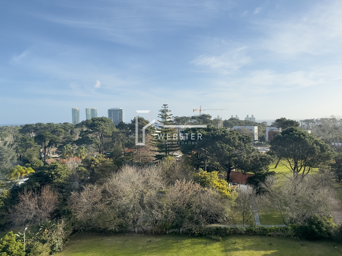 Apartamento ID.2241 - Venta de Apartamento de 2 dormitorios, 2 baños, balcon, vista.