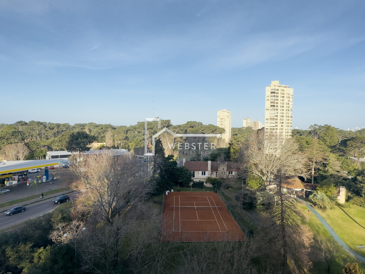 Apartamento ID.2241 - Venta de Apartamento de 2 dormitorios, 2 baños, balcon, vista.