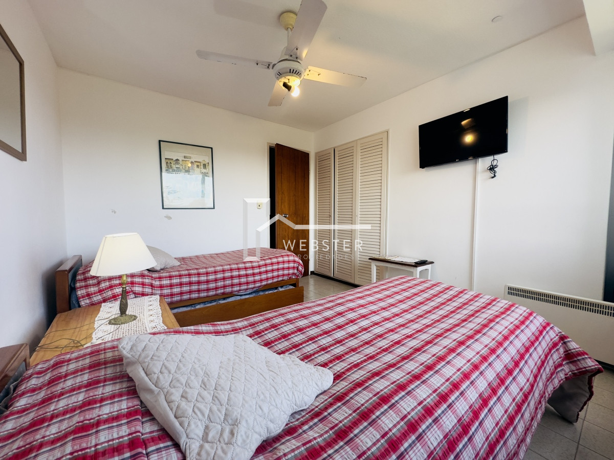 Apartamento ID.2241 - Venta de Apartamento de 2 dormitorios, 2 baños, balcon, vista.