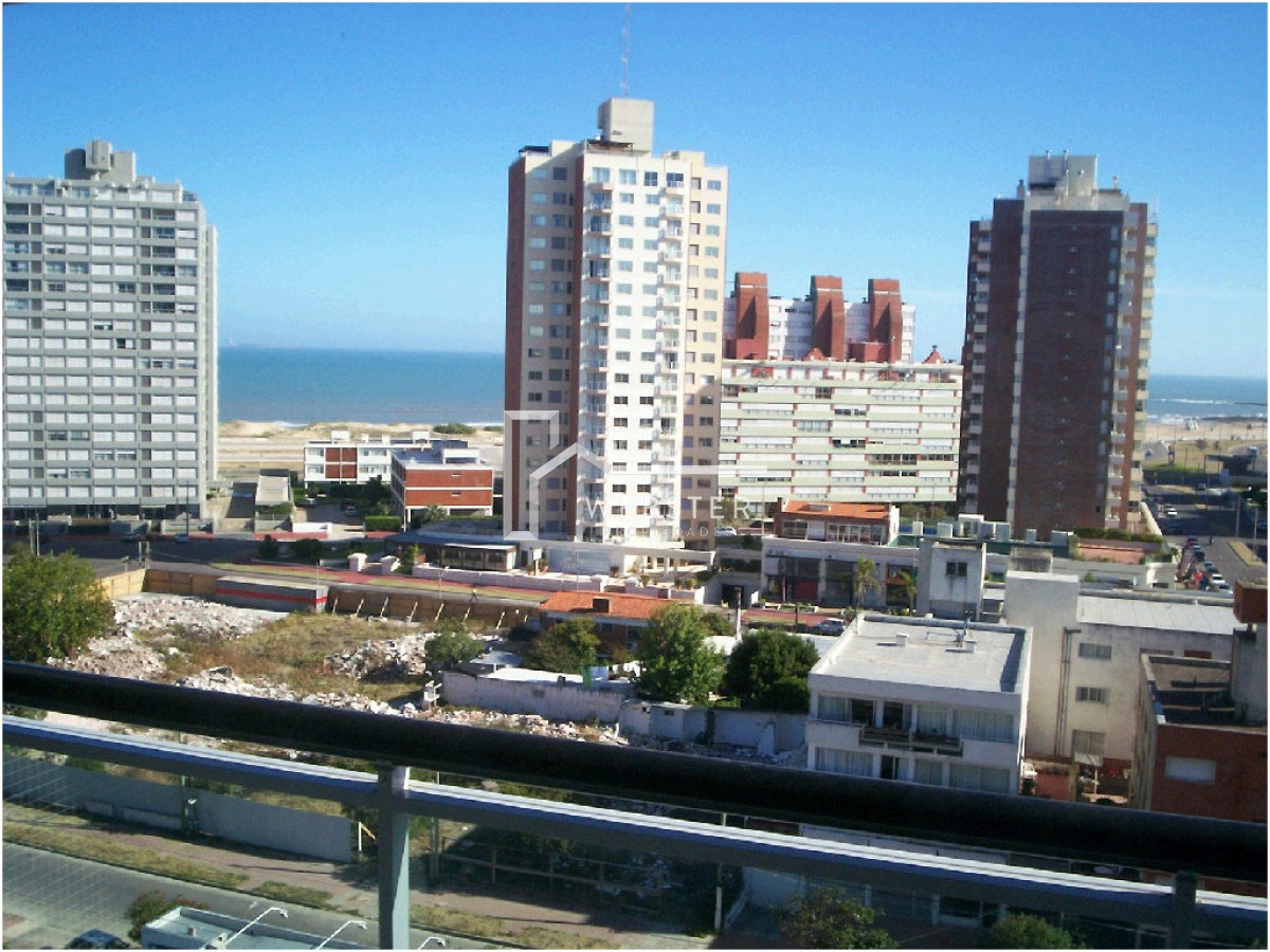 Apartamento ID.1704 - Venta apartamento de 2 dor con parrillero, balcón en Puta del Este