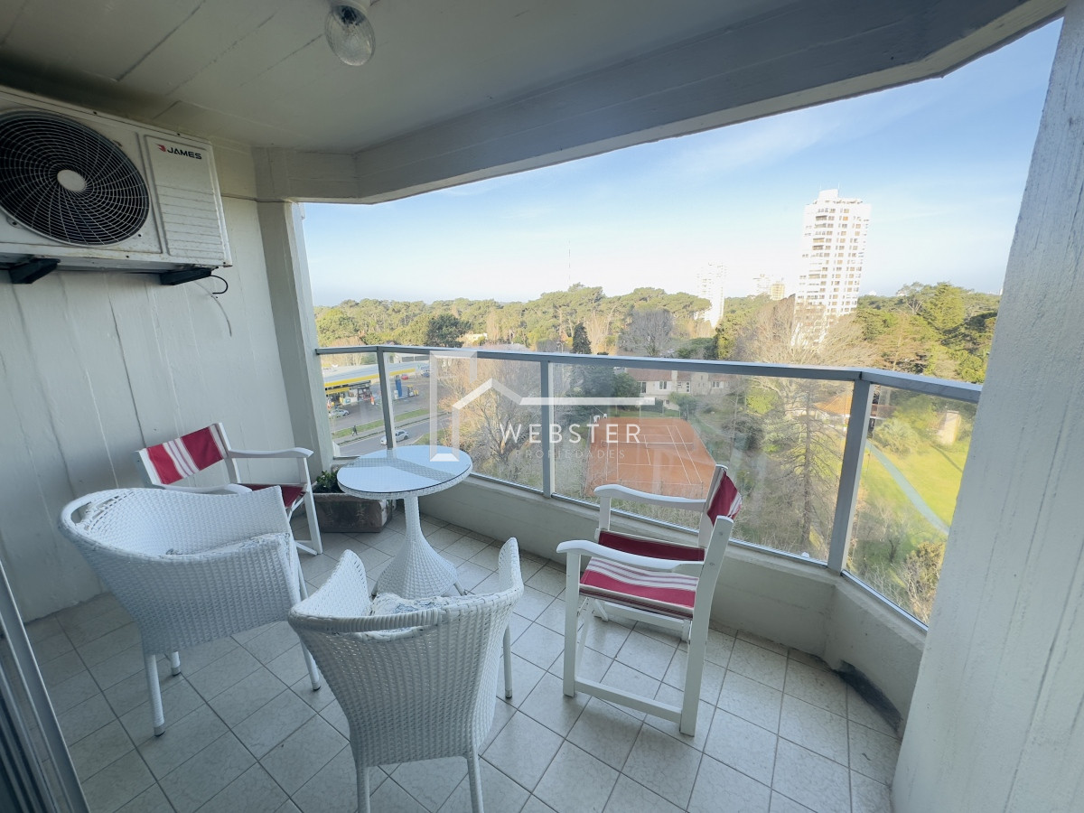 Apartamento ID.2241 - Venta de Apartamento de 2 dormitorios, 2 baños, balcon, vista.