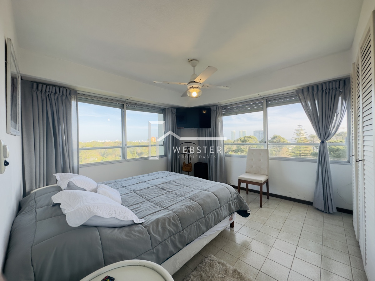 Apartamento ID.2241 - Venta de Apartamento de 2 dormitorios, 2 baños, balcon, vista.