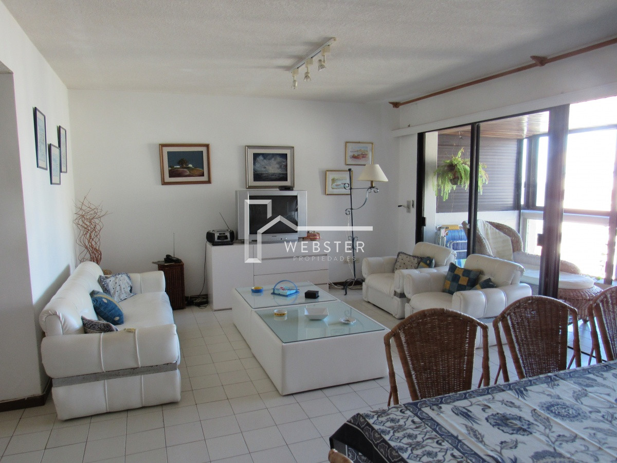 Apartamento ID.1570 - Apartamento en venta de 3 dormitorios en Punta del Este