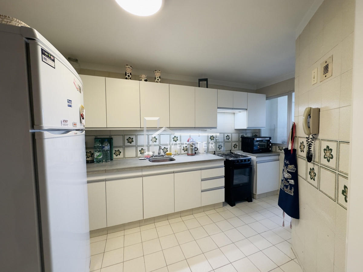 Apartamento ID.2241 - Venta de Apartamento de 2 dormitorios, 2 baños, balcon, vista.