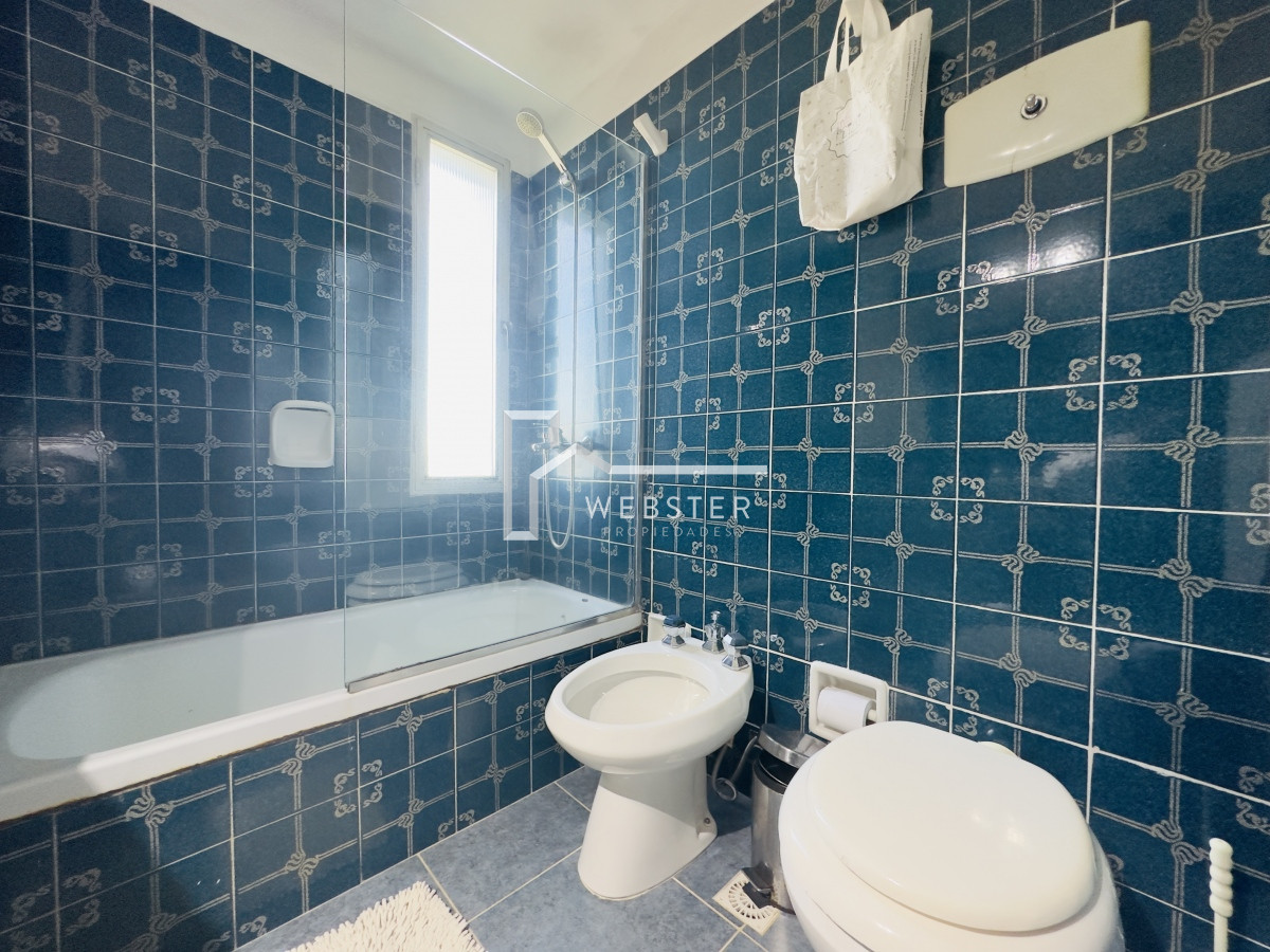 Apartamento ID.2241 - Venta de Apartamento de 2 dormitorios, 2 baños, balcon, vista.