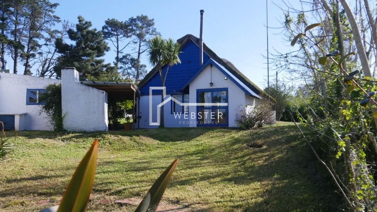 Casa ID.1896 - Casa en venta de dos dormitorio y dependencia en Punta del Este