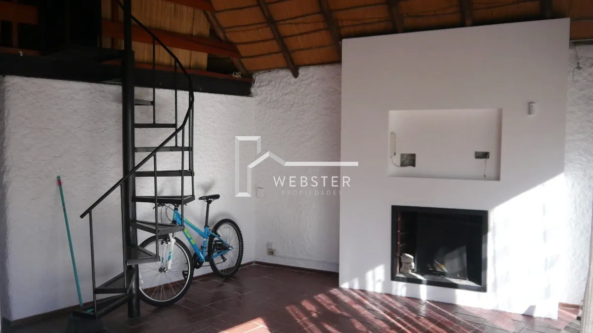 Casa ID.1896 - Casa en venta de dos dormitorio y dependencia en Punta del Este