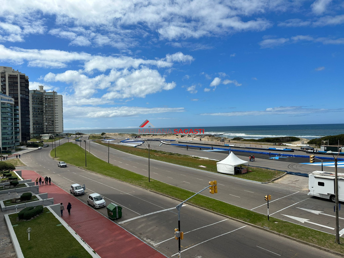 Apartamento ID.4024 - apartamento en venta y alquiler  frente a playa brava