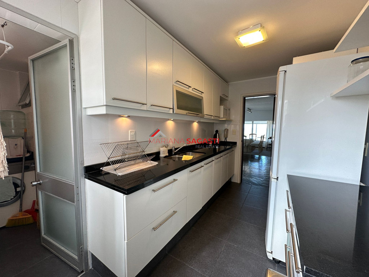 Apartamento ID.4024 - apartamento en venta y alquiler  frente a playa brava