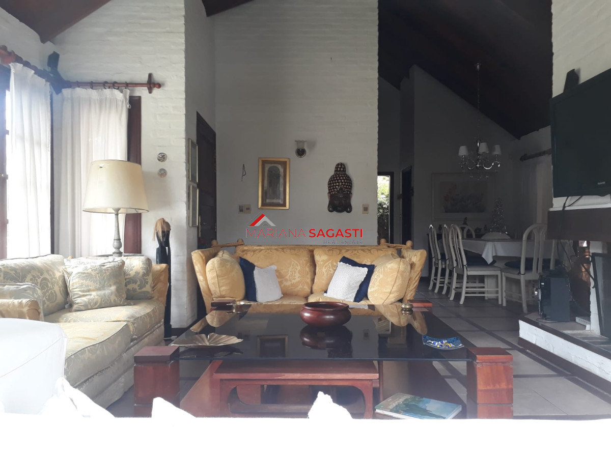 Casa ID.3863 - Alquiler y venta de casa de 3 dormitorios en Punta del Este