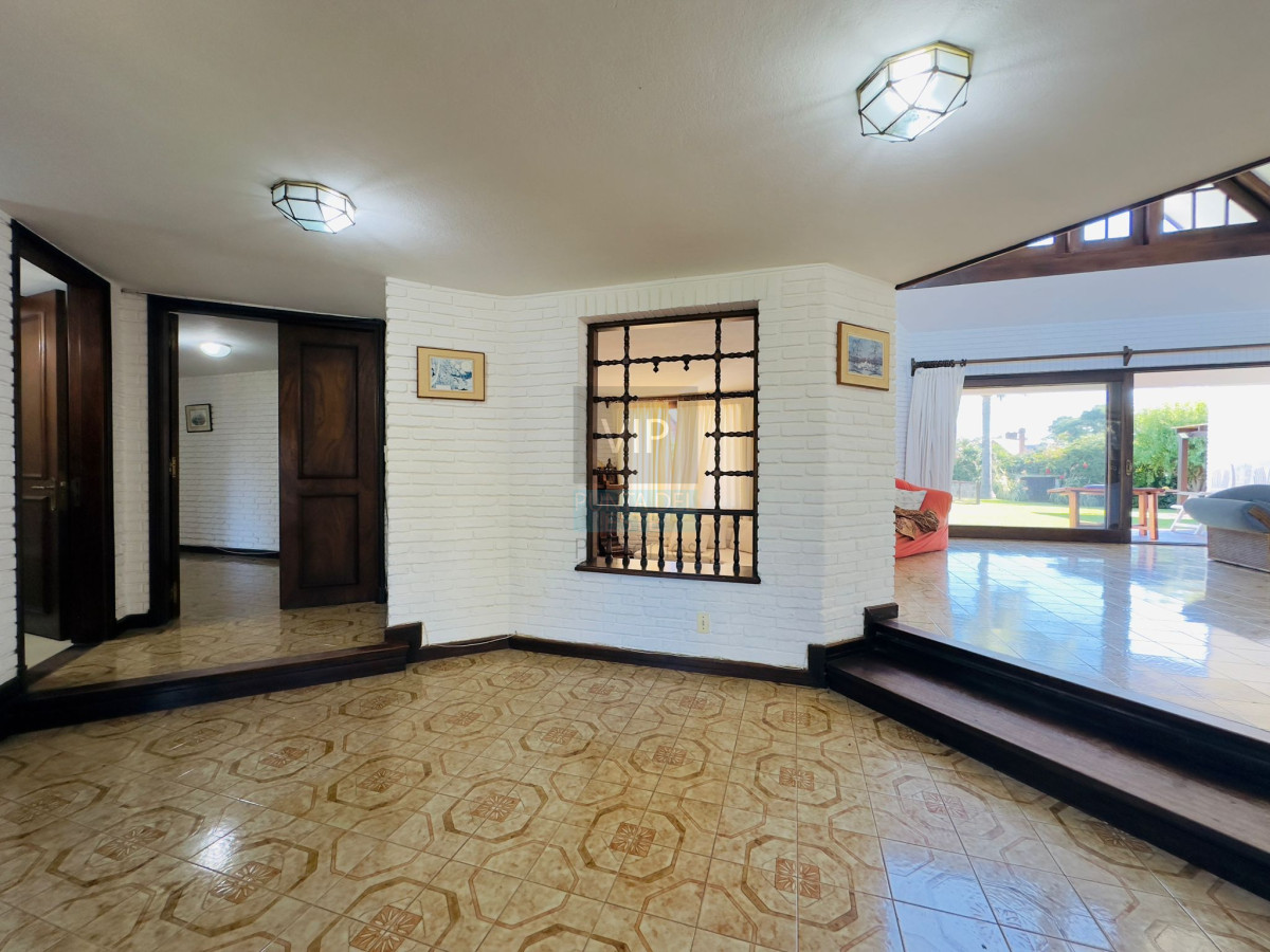 Casa ID.2343 - Casa en venta de 4 dormitorios en Punta del Este