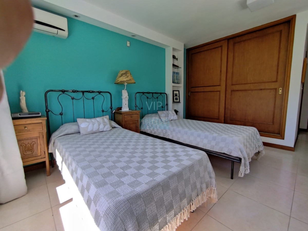 Casa ID.2344 - Venta de hermosa residencia frente al mar! 5 dormitorios 4 suites