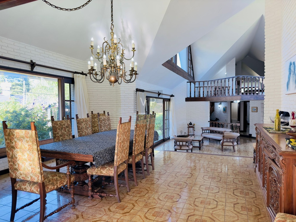 Casa ID.2343 - Casa en venta de 4 dormitorios en Punta del Este