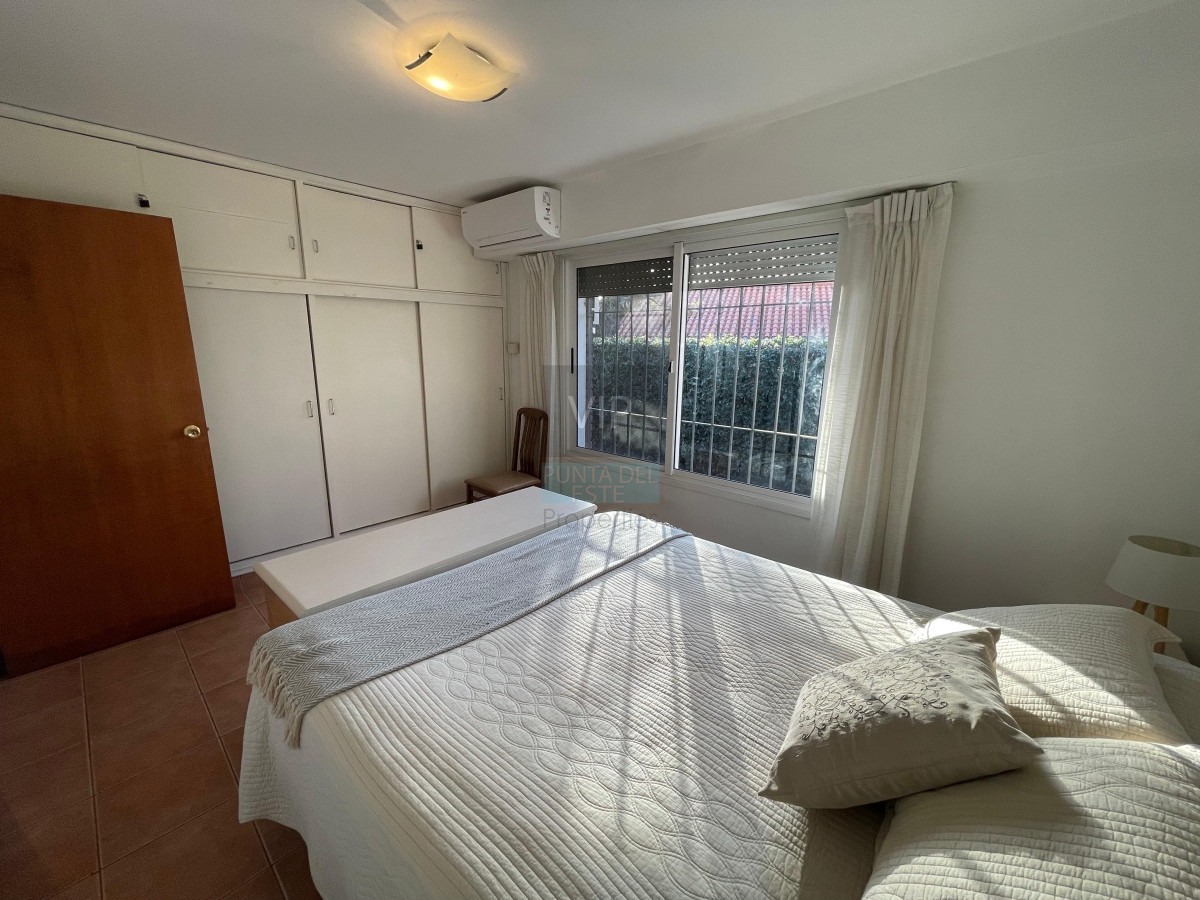 Casa ID.2085 -  Casa en venta, 4 dormitorios  en Punta del Este, playa mansa
