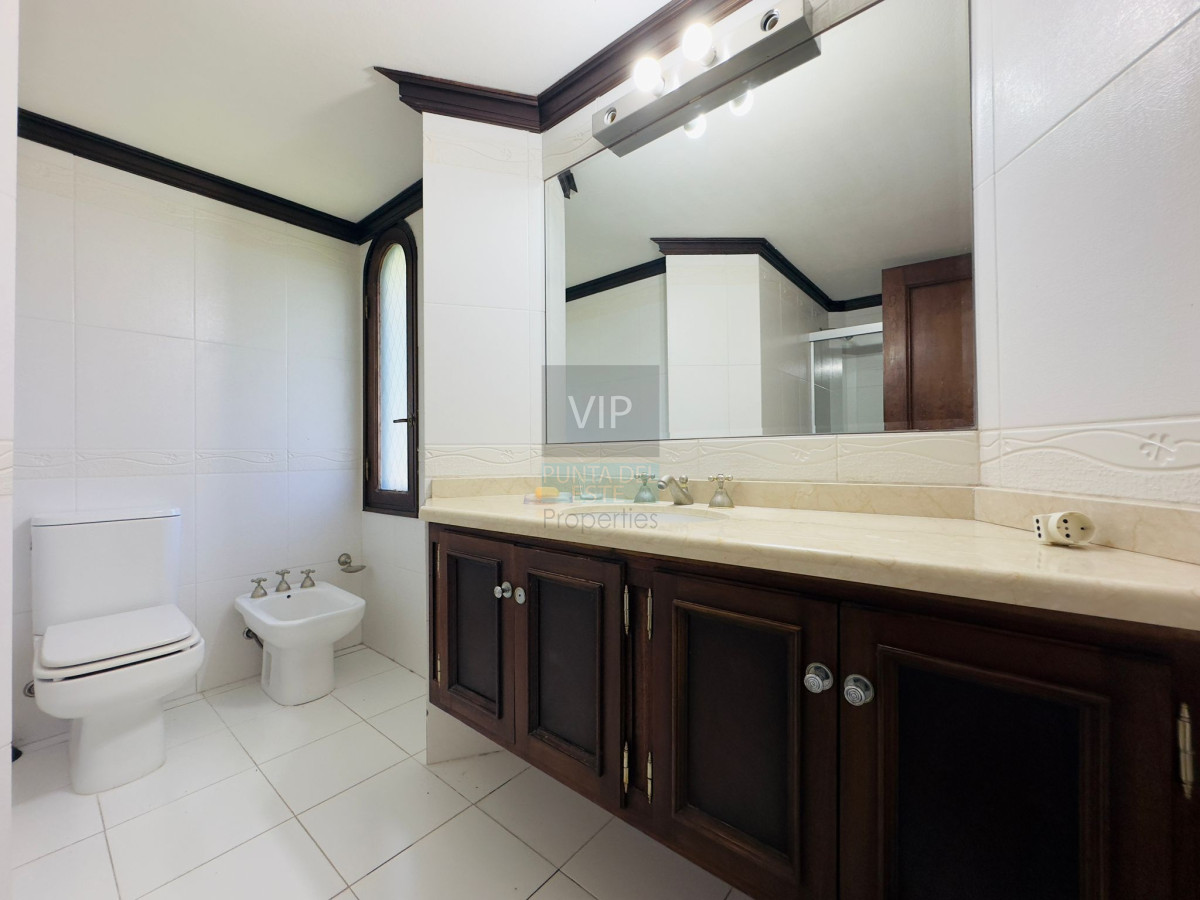 Casa ID.2343 - Casa en venta de 4 dormitorios en Punta del Este