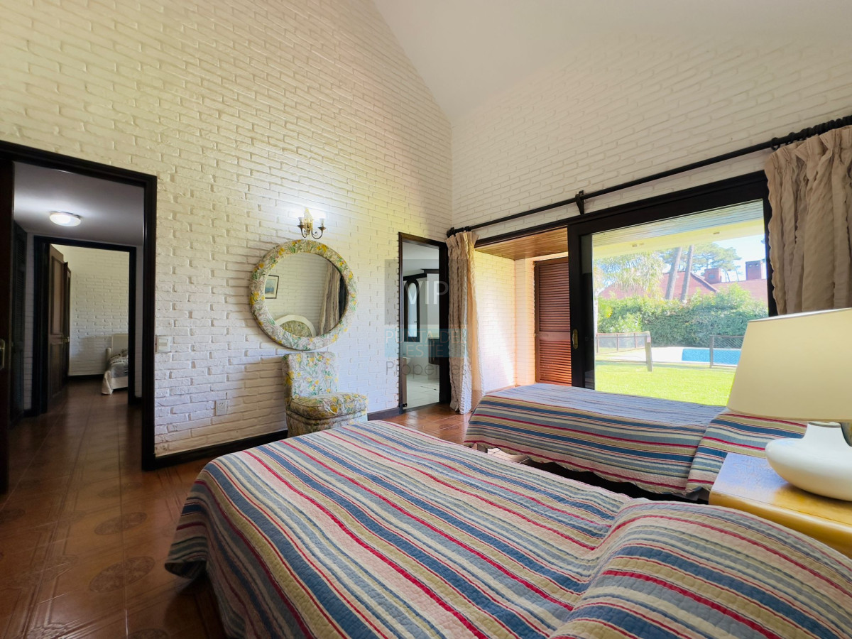 Casa ID.2343 - Casa en venta de 4 dormitorios en Punta del Este