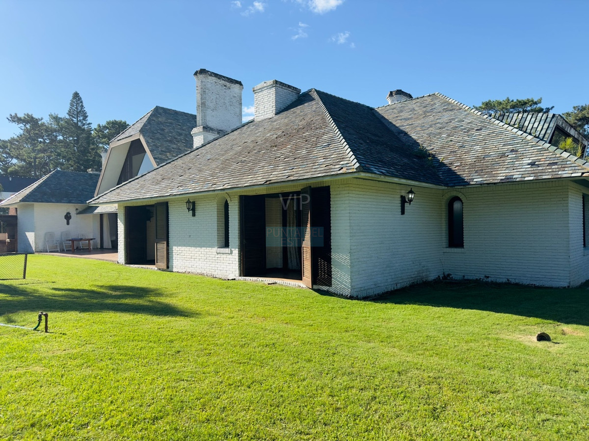 Casa ID.2343 - Casa en venta de 4 dormitorios en Punta del Este