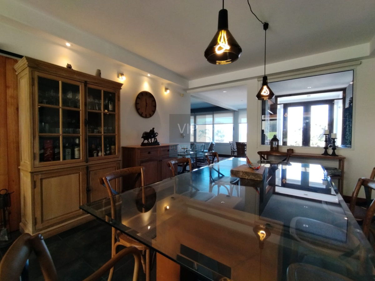 Casa ID.2344 - Venta de hermosa residencia frente al mar! 5 dormitorios 4 suites