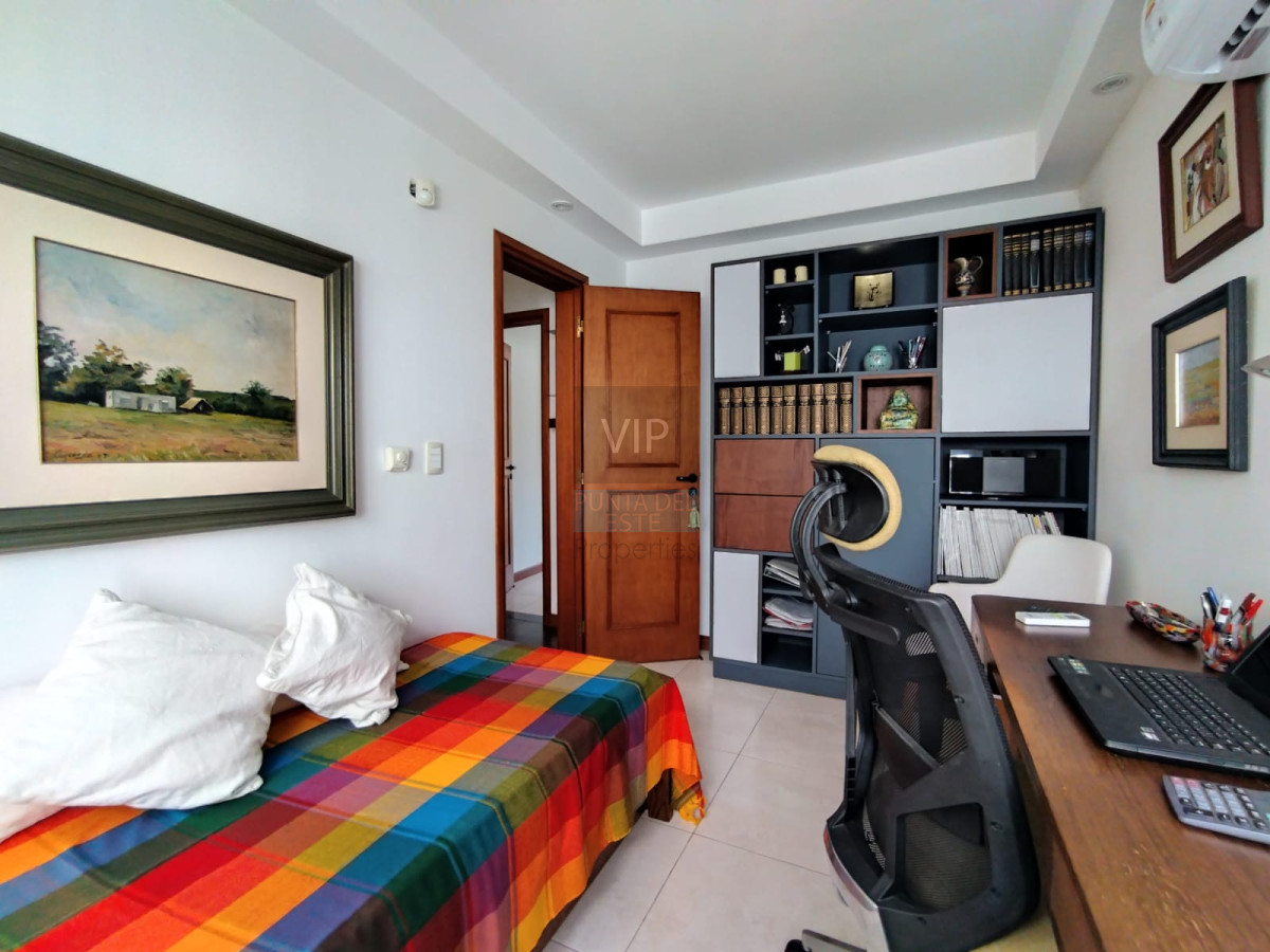 Casa ID.2344 - Venta de hermosa residencia frente al mar! 5 dormitorios 4 suites
