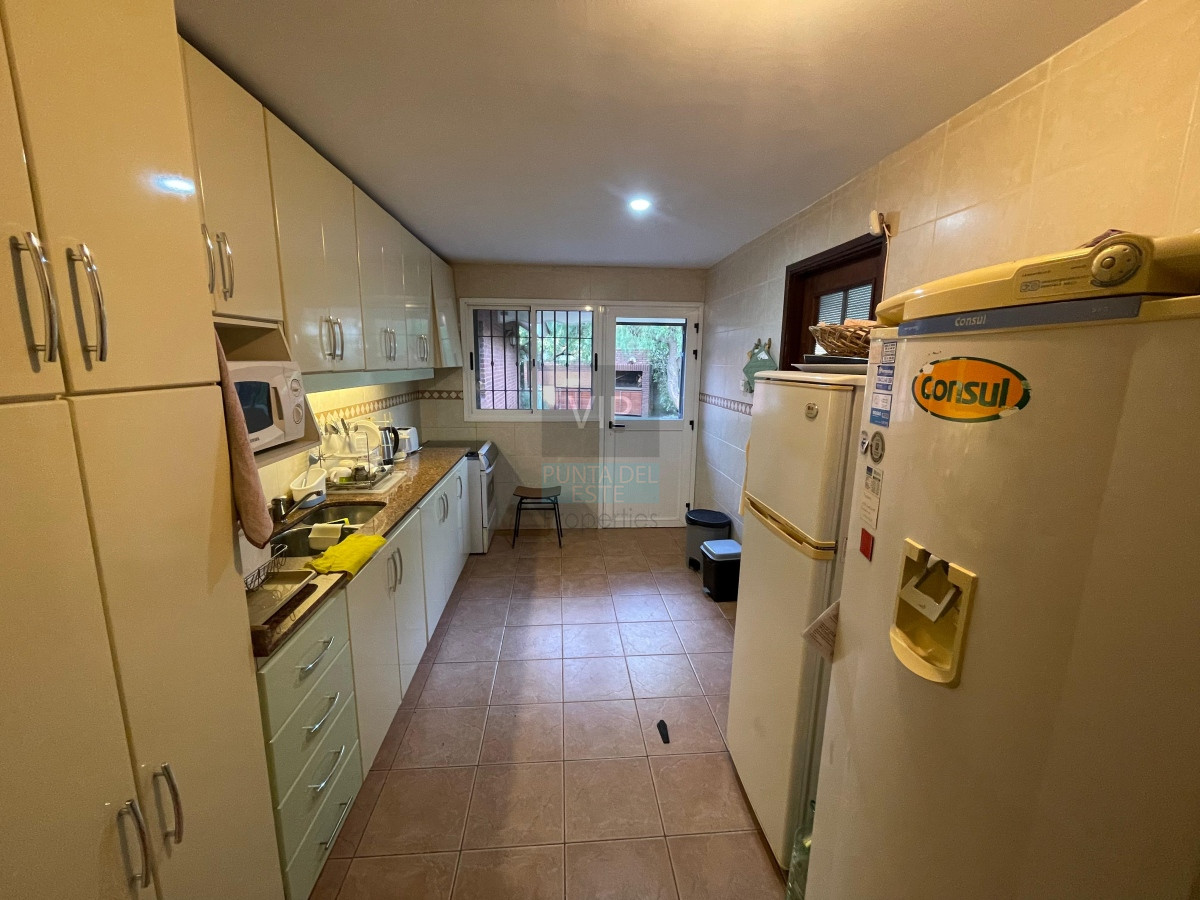 Casa ID.2085 -  Casa en venta, 4 dormitorios  en Punta del Este, playa mansa